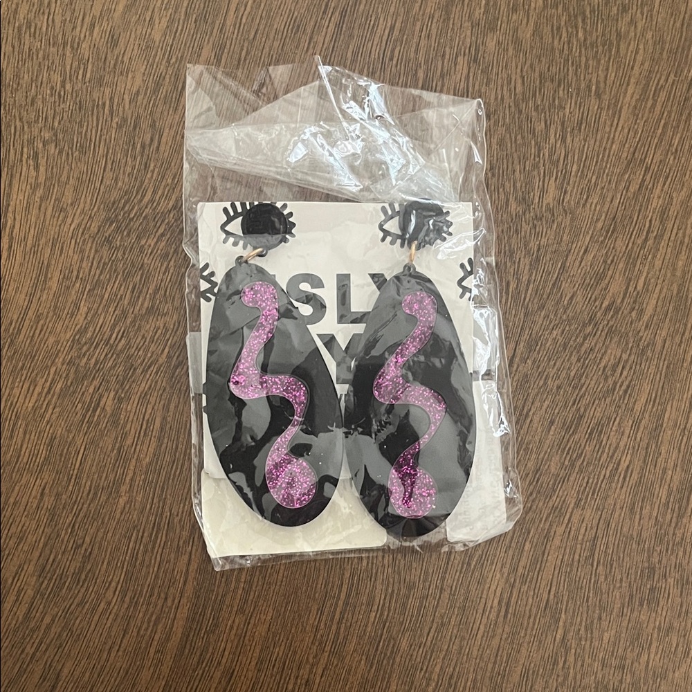 Never worn Nasty Gal Black Acrylic Dangle Earrings with Pink Glitter Wave